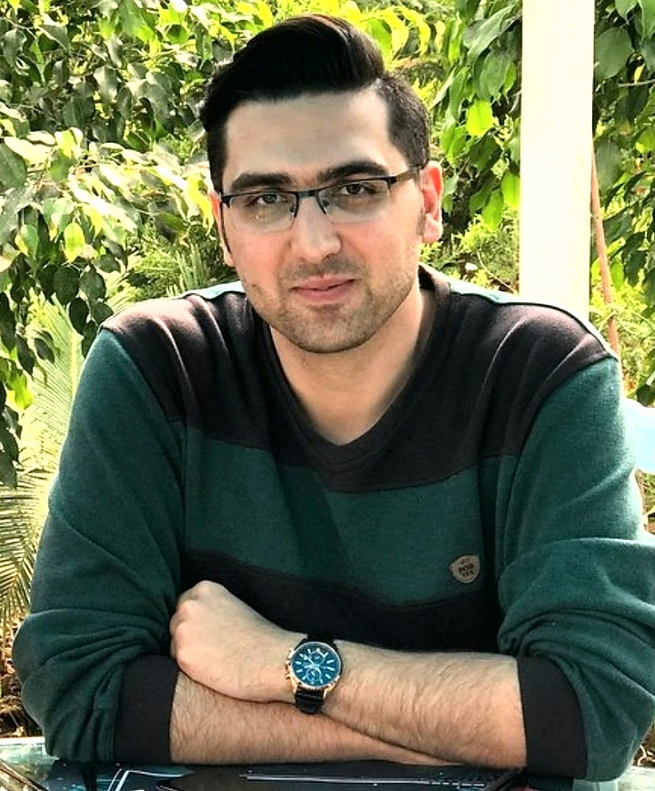 Omid in a natural professional portrait